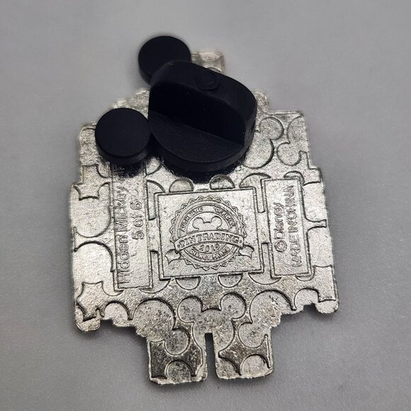 Disney Pin Big Hero 6 8-Bit Baymax Character Hidden Mickey 5 Of 6 2019 - Picture 2 of 3